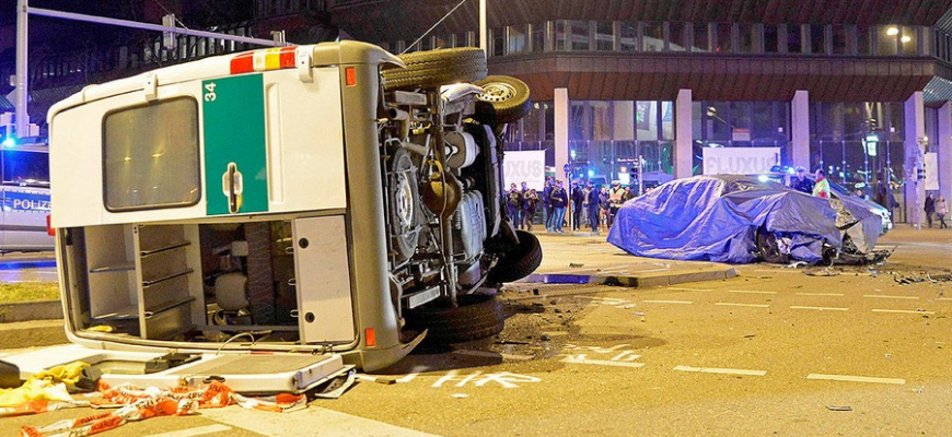 Nové BMW radu 7 má ďalší prešľap. Zrazilo a zranilo policajtov.