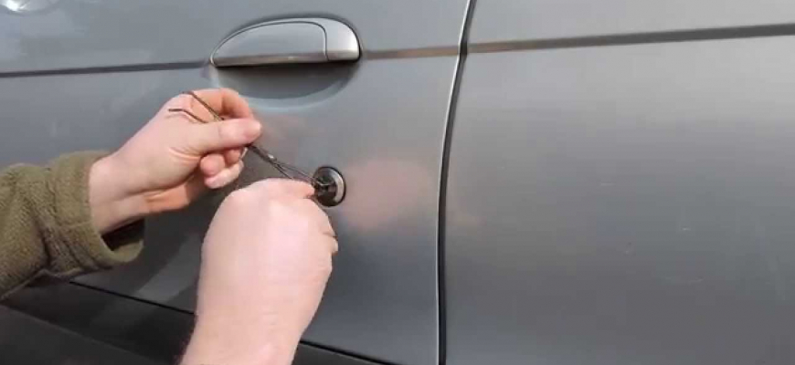 Zabuchli ste si kľúče v staršom aute? Nezúfajte!
