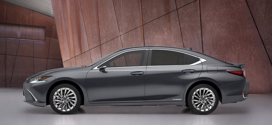 Zavedené luxusné sedany vyššej triedy dopĺňa moderizovaný Lexus ES