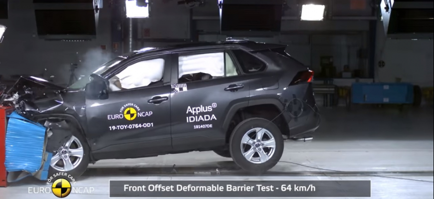 Euro NCAP Toyota RAV4 dala na 5 hviezdičiek