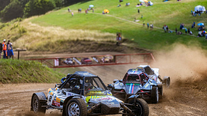 CEZ VÍKED 8-9. JÚNA SA KONÁ AUTOCROSS MÔLČA