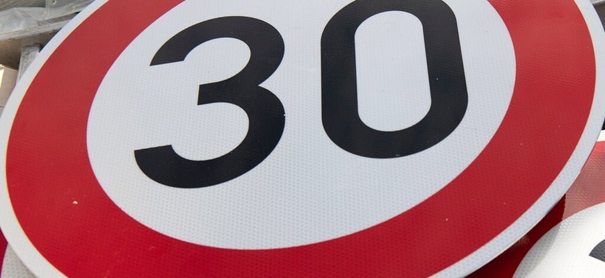 Prudké zníženie rýchlosti v obci na 30 km/h! Naordinovať nám ho vraj chce Brusel