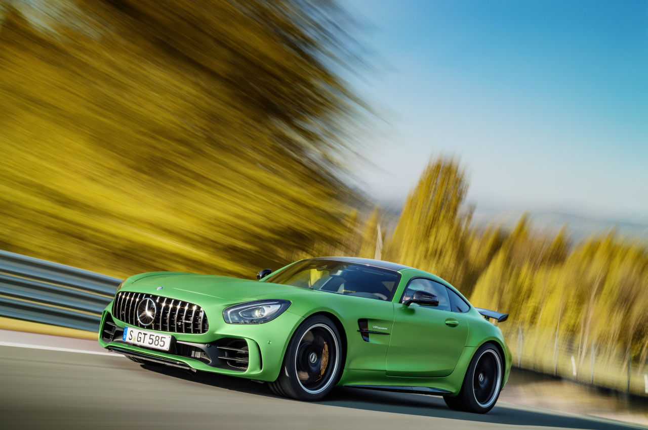 AMG GT R: zo zeleného pekla rovno do premávky