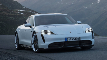 Odhalili Porsche Taycan, Tesla má problém