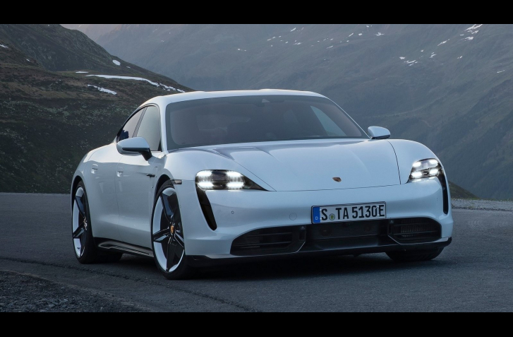 ODHALILI PORSCHE TAYCAN, TESLA MÁ PROBLÉM