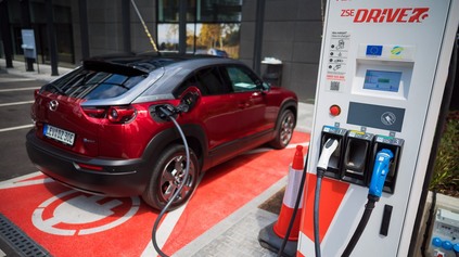 DOTÁCIE NA ELEKTROMOBILY V SR: PRE NIEKTORÝCH 6 TISÍC EUR, PRE INÝCH NIČ. NOVÝ PLÁN JE TU NESKORO