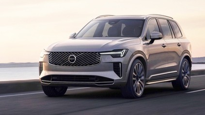 NOVÉ VOLVO XC90 OFICIÁLNE. VYLEPŠENÝ PLUG-IN HYBRID S DOJAZDOM LEN NA BATERKU 71 KM