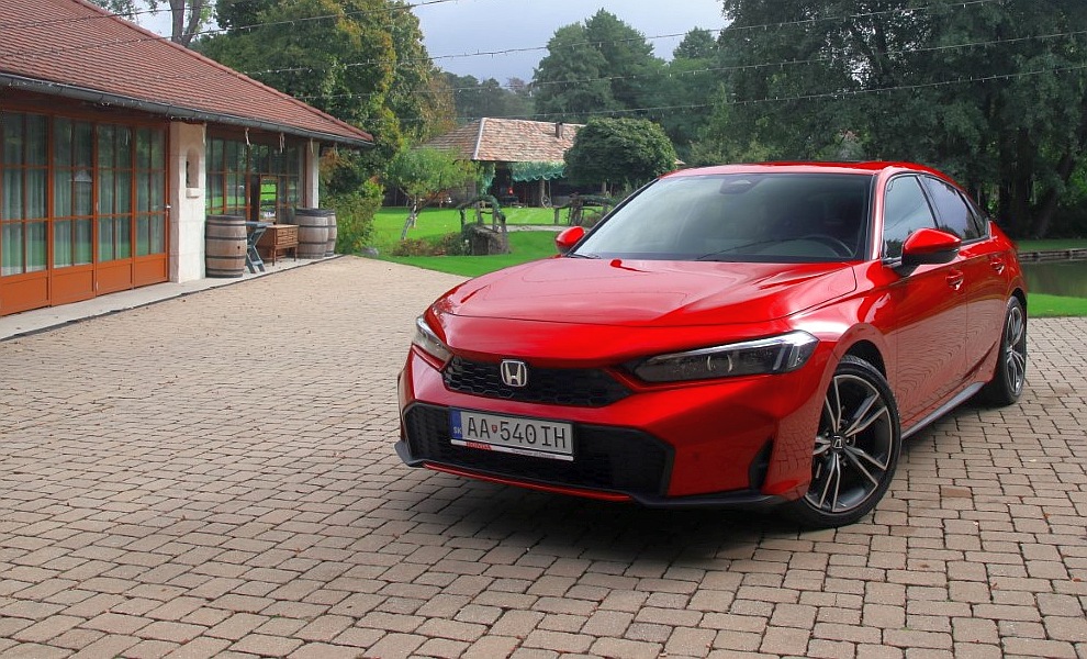 PRVÉ DOJMY: MODERNIZOVANÁ HONDA CIVIC - VÍKENDOVKA NA KAŽDÝ DEŇ