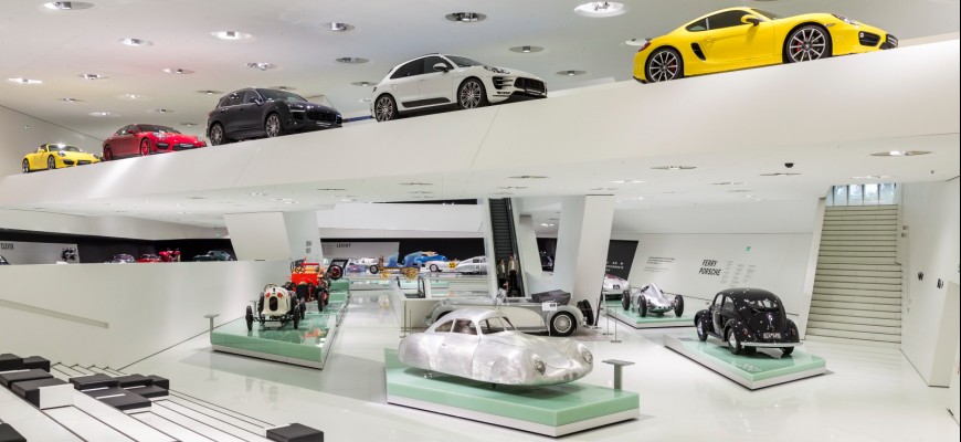 Múzeum Porsche časť.1: od elektromobilu k športovým autám