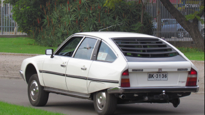 CITROËN VIE UŽ 60 ROKOV JAZDIŤ NA TROCH KOLESÁCH. MÔŽE ZA TO HYDRAULICKÝ PODVOZOK