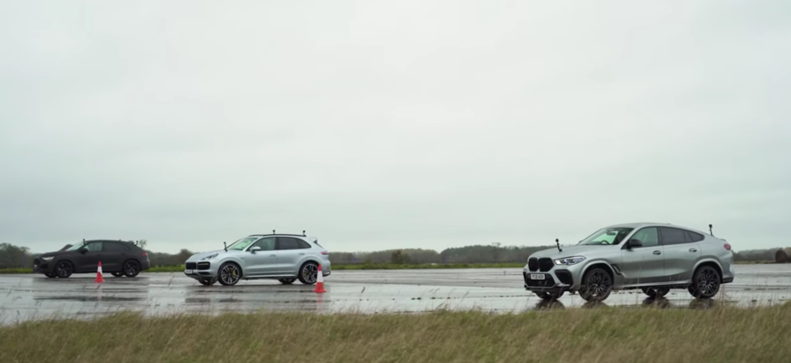 Drag race Audi RSQ8 proti BMW X6M a Porsche Cayenne Turbo