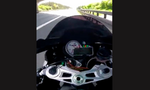 Motorkár sa valil extrémnou rýchlosťou 299 km/h, prišla zrážka. Čo nasledovalo, bolo prekvapením