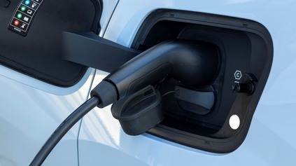 ŠVÉDSKA ZNAČKA VYDALA VAROVANIE PRED POŽIAROM. JEDNO Z ÁUT MÁ PROBLÉM, DÁ SA MU PREDÍSŤ