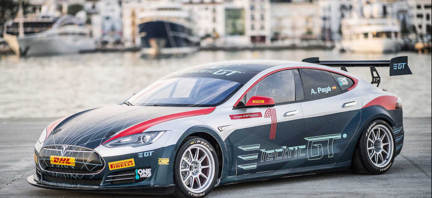 FIA požehnala Electric GT, Tesla bude pretekať na okruhoch