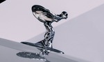 Rolls-Royce má novú Spirit of Ecstasy. Aerodynamicky optimalizovanú pre elektromobily