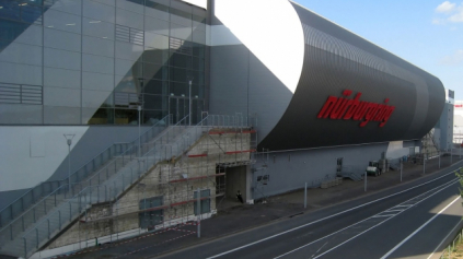 F1 SA VRÁTI NA SKRACHOVANÝ NÜRBURGRING. ZACHRÁNI HO?