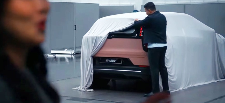 Volvo pri premiére ES90 „omylom“ odhalilo ďalšiu novinku, crossover EX60