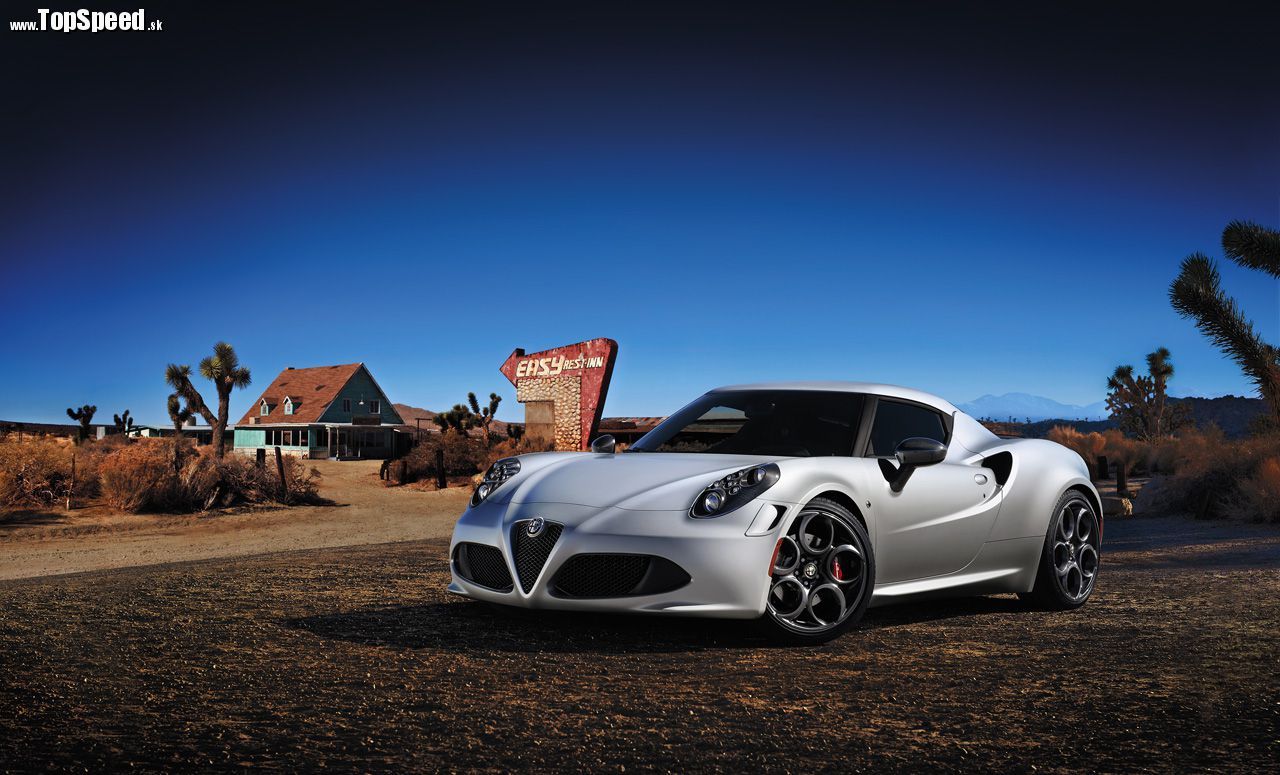 Biela Alfa Romeo 4C je finálna podoba prvej vlny 1000 kusov z Launch Edition