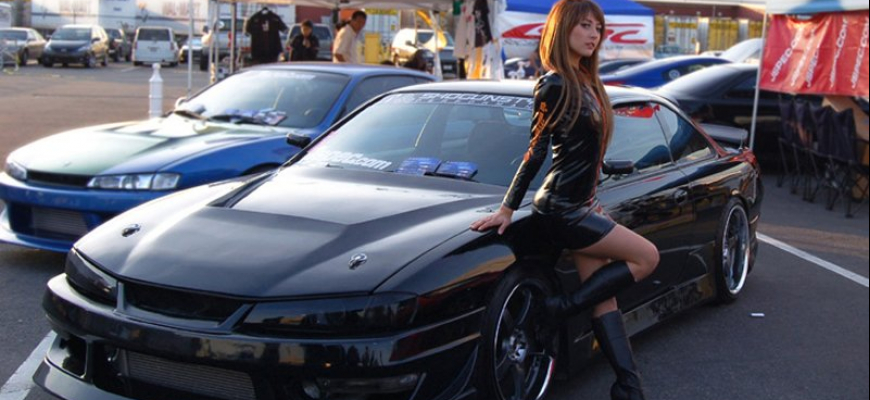 Temný Nissan Silvia S14