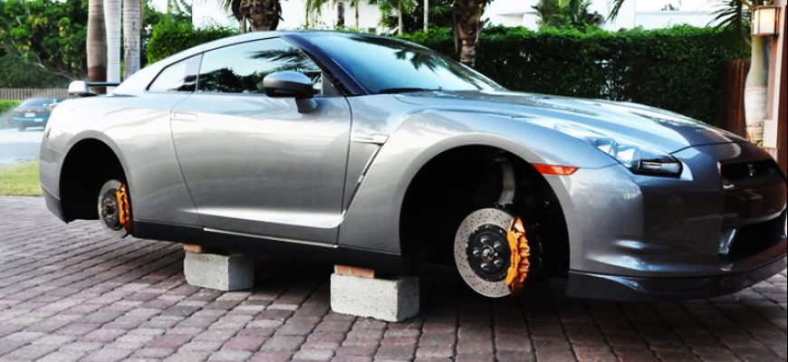 Nissan GT-R run out of wheels