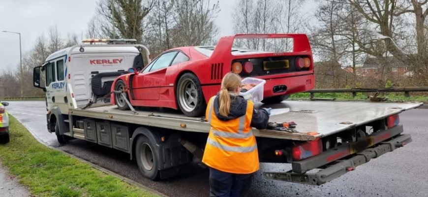 Kúpil luxusné Ferrari za milión a chcel šetriť na poistke. Polícia mu ho rovno zhabala!