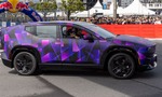 Radikálna nová Honda má za sebou verejnú premiéru! Rivala Tesly Model Y osedlal majster sveta F1
