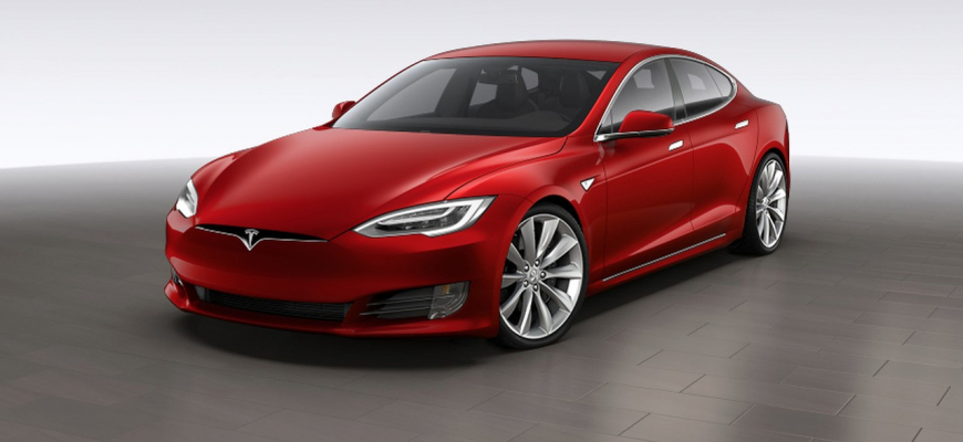Základná Tesla Model S má väčšie batérie ako si zákazníci myslia