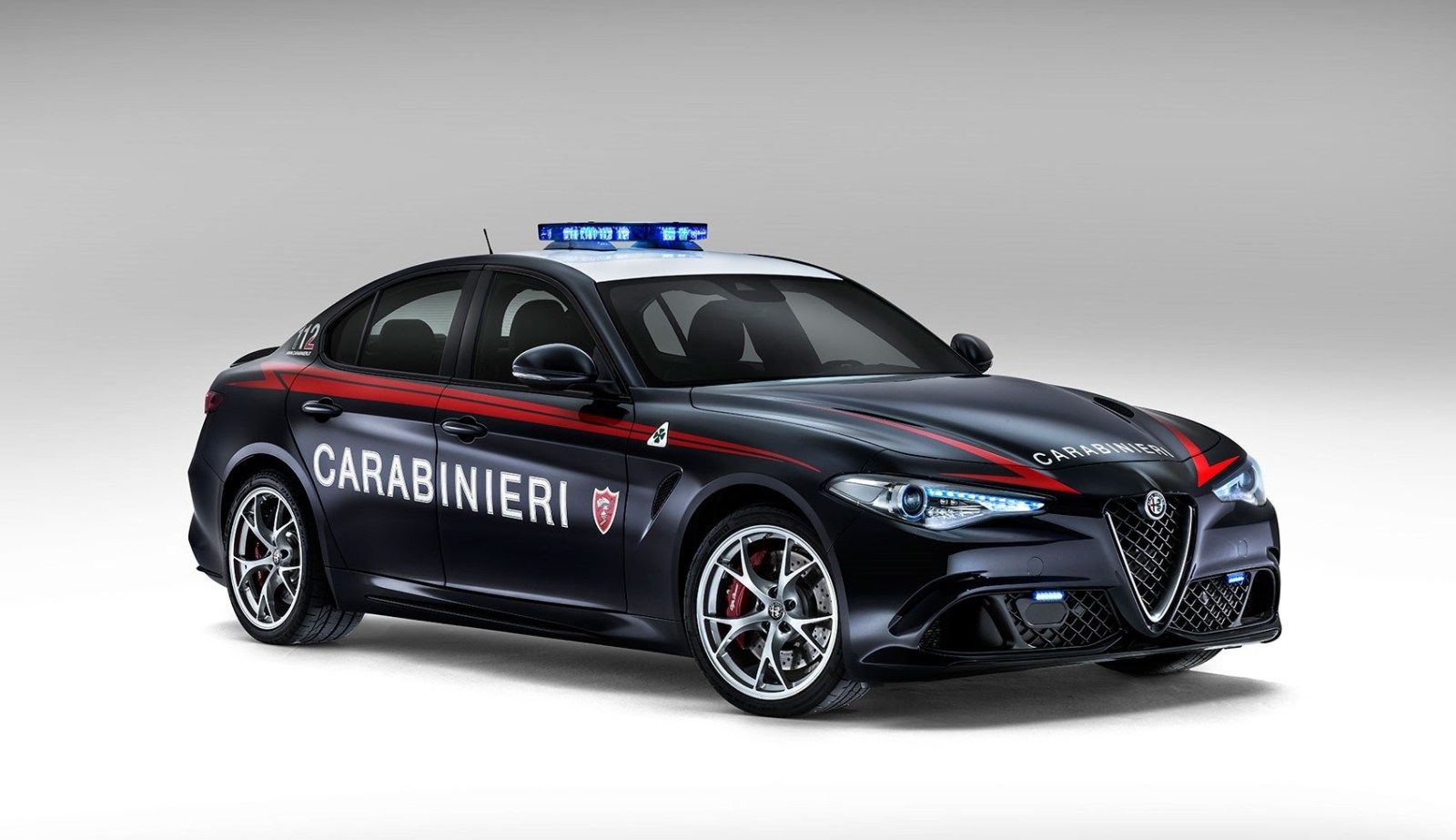 stihacka pre carabinierov - Alfa Romeo Gulia QV