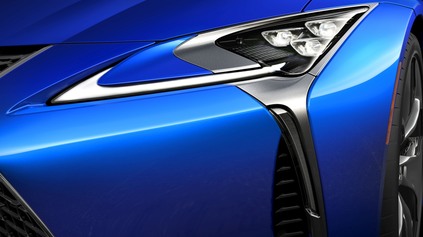Lexus chce vyrábať dokonalý lak. Dá sa to vôbec? Už sú na hrúbke len 2 mikróny