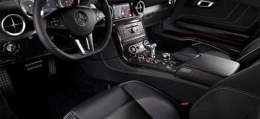 Interiér Mercedes-Benz SLS AMG