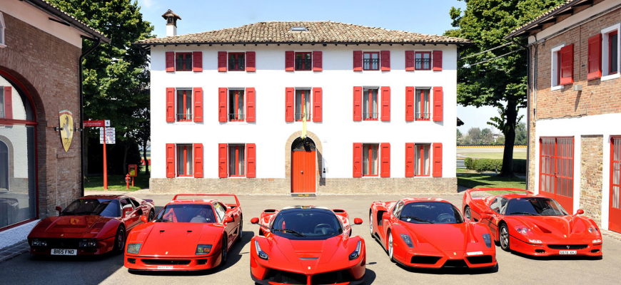 Ferrari F40, F50, Enzo a LaFerrari spolu na trati