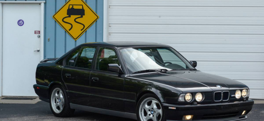 BMW M5 E34 s motorom V12 má výkon 450 koní