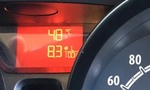 Teplomer v aute ukazuje aj 50 °C? Nie je pokazený. Väčšina vodičov netuší, čo vlastne meria