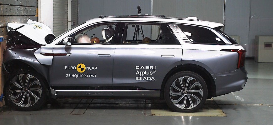 Od Euro NCAP Hongqi E-HS9 získalo plný, aj keď nie bezchybný počet hviezd