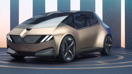 BMW I VISION CIRCULAR. 100-PERCENTNÝ RECYKLÁT DOKAZUJE, ŽE OBLIČKY MAJÚ STÁLE KAM RÁSŤ