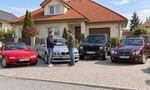 Autá strieda ako ponožky. Má cukrík a už hľadá iné auto. Čo sa mu odohráva v hlave?