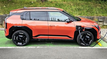 PRVÝ ŠTÁT NAVRHUJE DAŇ Z KILOMETRA V ELEKTROMOBILE! TOTO JE NÁHRADA DANÍ Z BENZÍNU A NAFTY