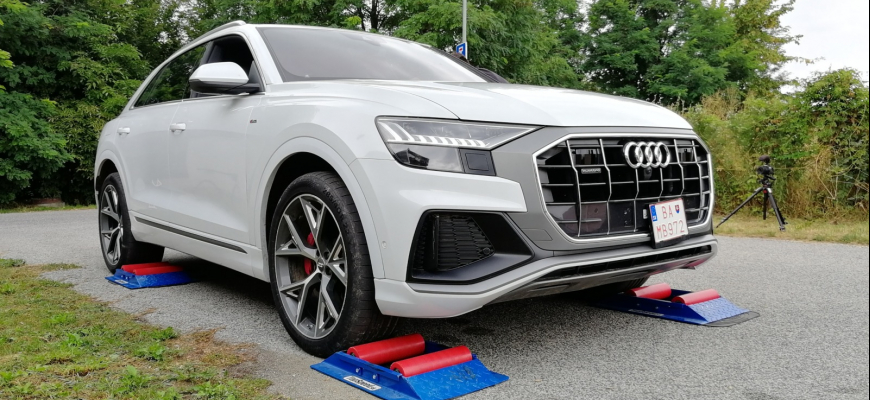 Audi Q8 4x4 test inteligencie pohonu