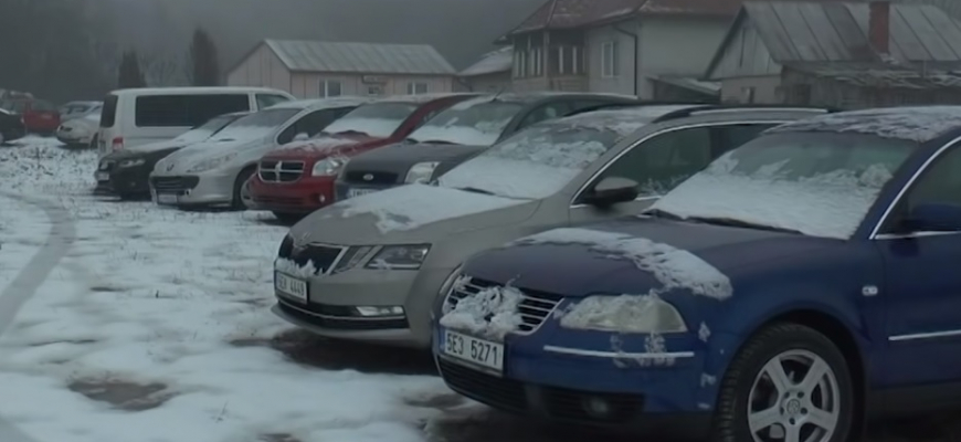 Slovenské obce pri Ukrajine majú problém s autami na euroznačkách
