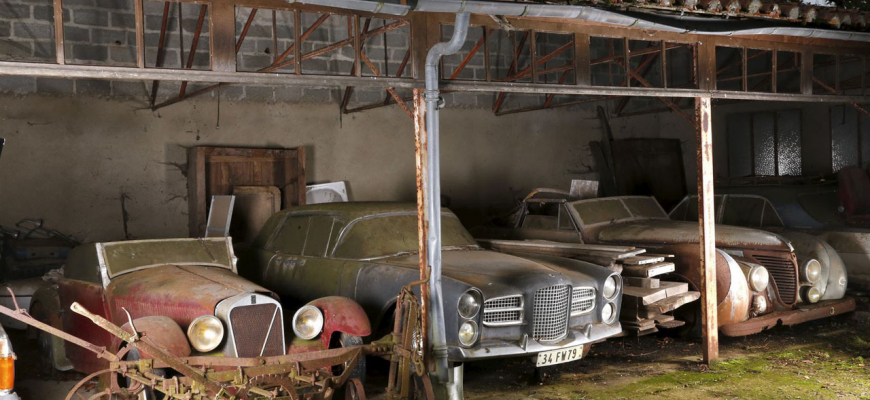 Vo Francúzskej stodole našli zabudnutú zbierku vzácnych áut
