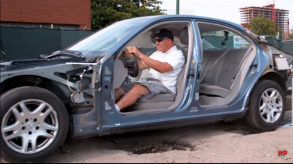 Môže výtlk zapríčiniť vystrelenie airbagu?