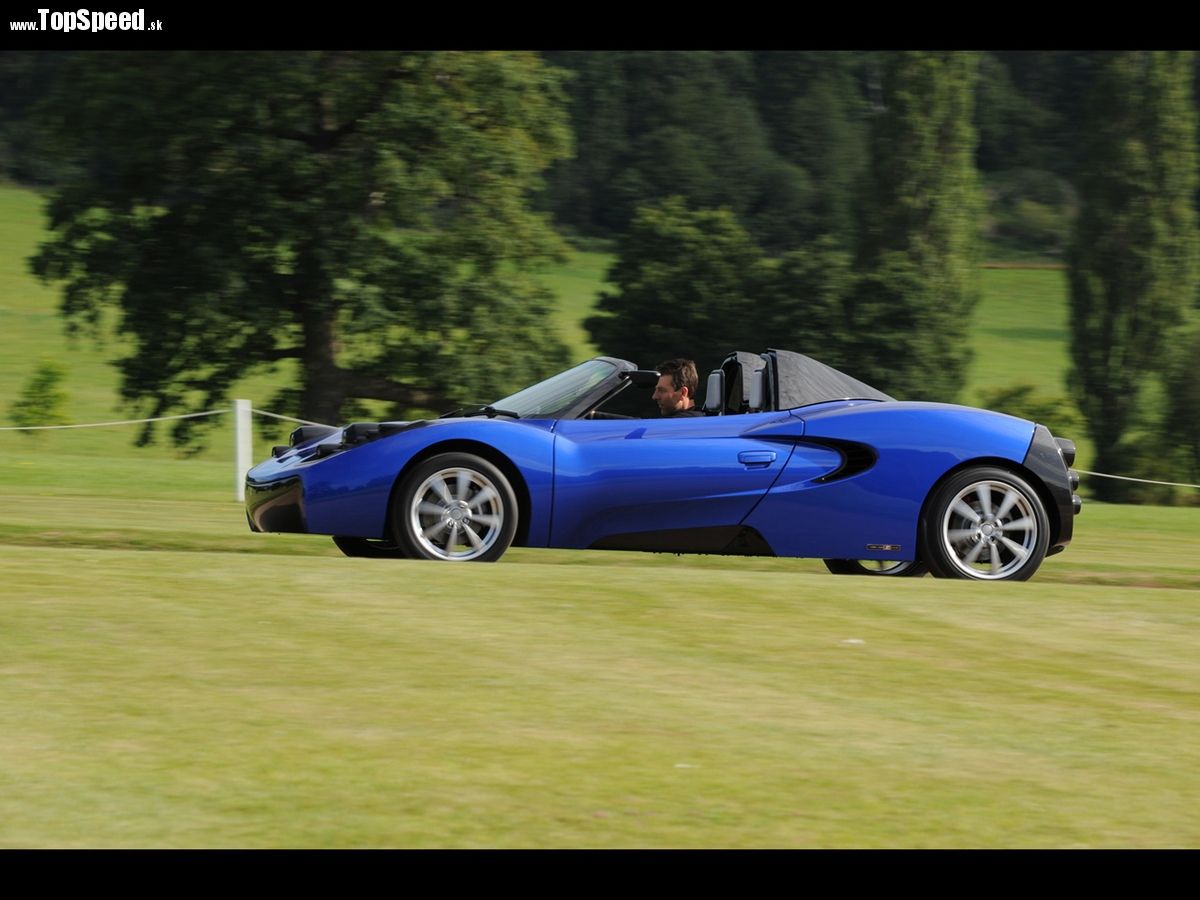 Podobá sa na Lotus Elise, porovnávam ho s Teslou Roadster, sily si môže zmerať len s Daciou Logan.