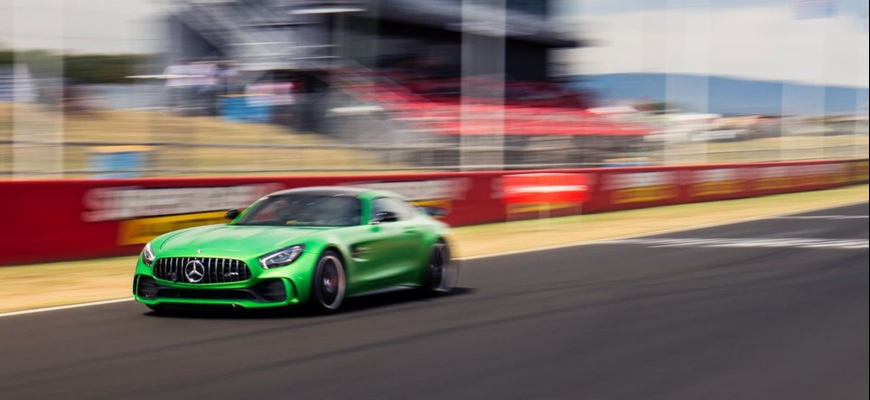 Mercedes AMG GT R začína zbierať traťové rekordy