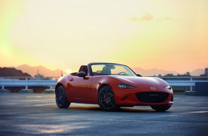 MAZDA MX-5 OSLAVUJE 30 ROKOV