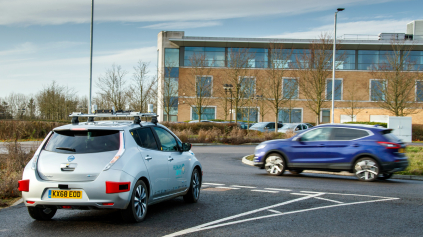 Nissan ukázal, ako môže vyzerať na modeli Leaf autonómna jazda