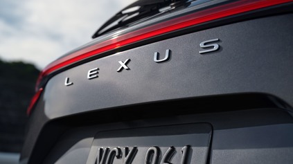 Lexus logo zo zadkov prémiových áut na dobro zmizne