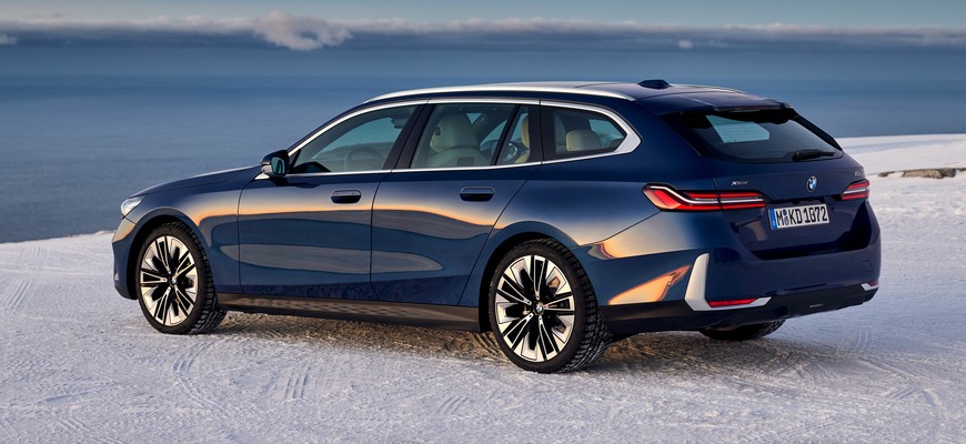 Nové BMW 5 Touring oficiálne: Kufrom neohromí, ale vracia do hry trojlitrový naftový šesťvalec!