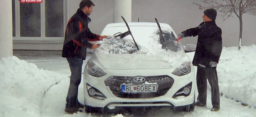Škola hrou: Daj to za volantom 15 - auto od snehu čistite pre seba, nie ostatných a pokutu
