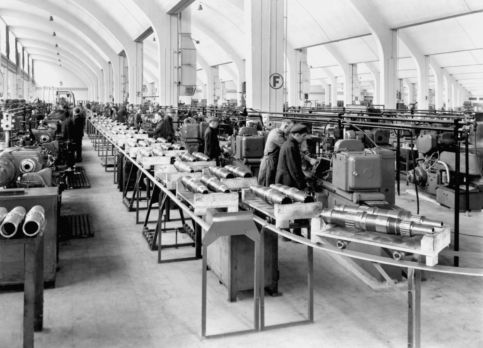 100 rokov BMW - nutene prace vo fabrike
