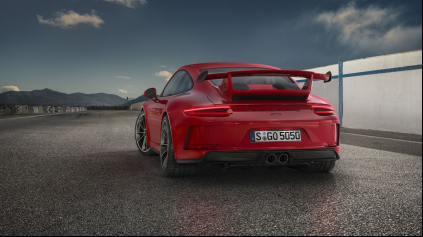 Modernizované 500 koňové Porsche 911 GT3 má opäť manuál!